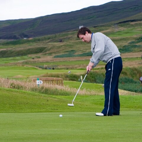 Putting on the 3rd at Dale, Shetland Open 2006